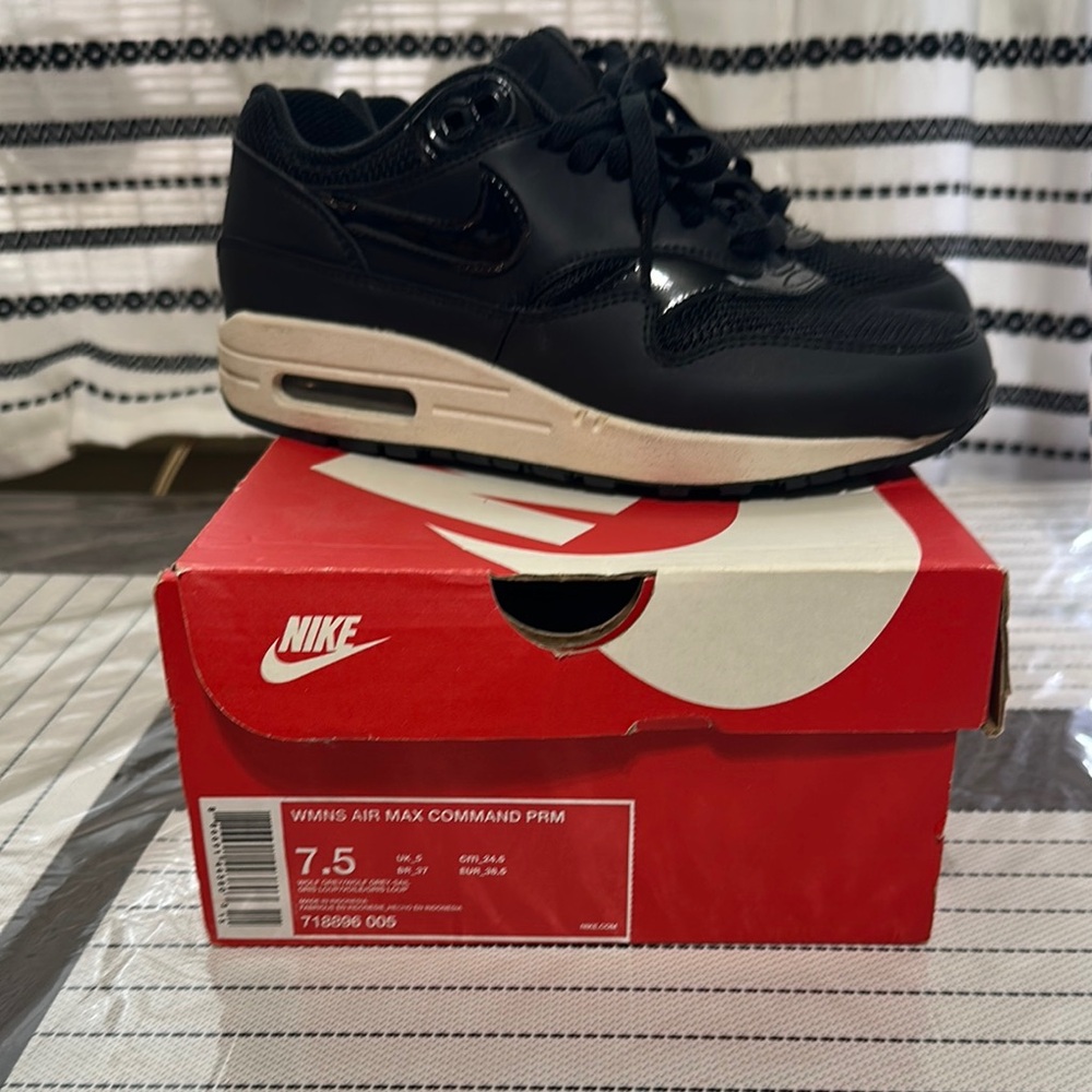 Nike Air Max Command PRM Black and Cream Sneakers